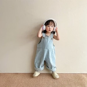quần yếm rộng rãi cho trẻ em phiên bản Hàn Quốc mới mùa hè phong cách giản dị màu sáng quần jean