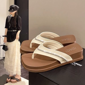 Dép xỏ ngón mũi vuông đế dày đính kim cương giả dùng tại nhà Giày đi biển thông thường đế phẳng chố