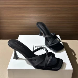 Áo khoác ngoài đa năng, giày cao gót đế bệt, sandal quai ngang mũi vuông cho nữ