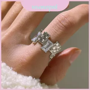 Nhẫn hình học thời trang đương đại dành cho nữ bằng đồng với các biểu tượng Zirconia nghệ thuật