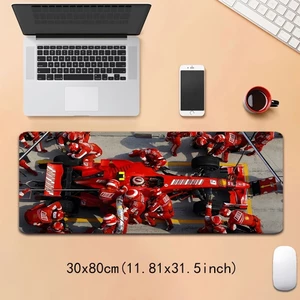 Tấm lót chuột chơi game lớn có chủ đề đua xe cho Formula Lala, được thiết kế bền bỉ và chống trượt, cung cấp bảo vệ rộng rãi cho máy tính để bàn của bạn