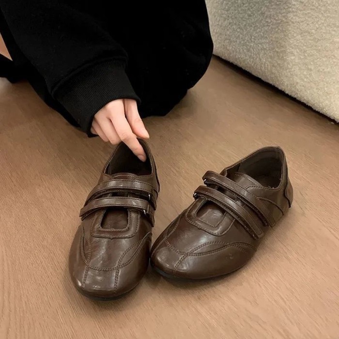 Giày da nhỏ Velcro mũi tròn phong cách cổ điển, giày múa ba lê miệng nông, giày Mary Jane tăng chiề