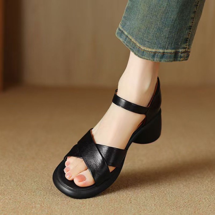 đôi sandal hở mũi quai ngang đế dày bằng da mềm dành cho nữ mùa hè mới gót dày màu sắc phù hợp v