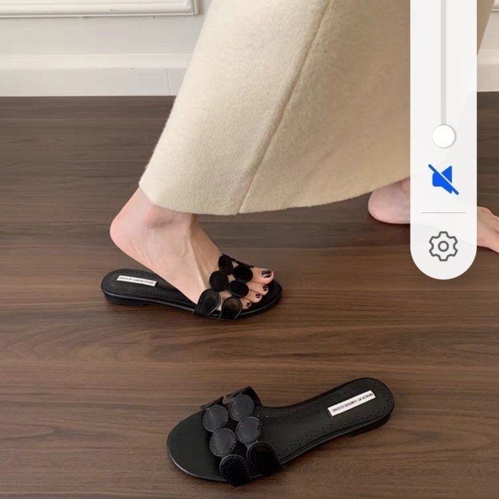 dép đế bằng thiết kế thích hợp cho nữ, dép vàng phong cách nghỉ hè cho nữ, giày đi biển để mặc b