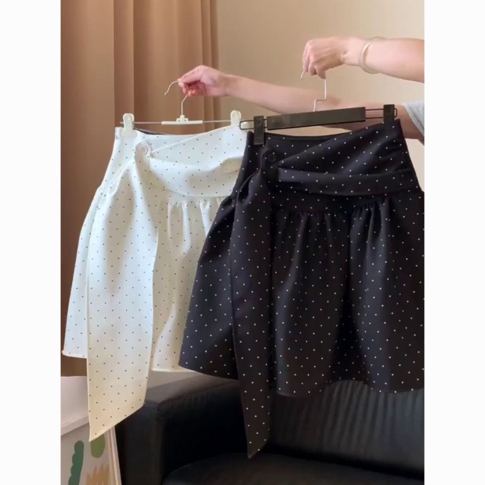 Váy chữ A dáng rộng chấm bi đi làm cho nữ mùa xuân Váy ngắn đa năng lưng cao chống lộ ngọt ng