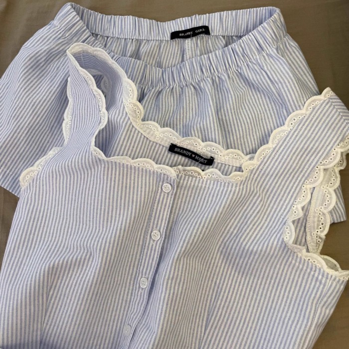Phong cách mùa hè mới Bộ đồ ngủ có dây đeo sọc đơn giản dành cho nữ, bộ quần short ren nữ tín