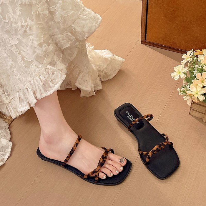 Dép đế bệt chấm bi cao cấp của Pháp dành cho nữ, giày mũi vuông đế thấp mới mùa hè với váy, dép