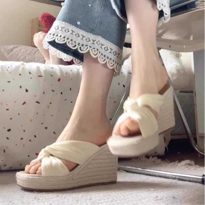 Đẹp Rơm Nêm La Mã Giày Sandal Nữ 2026 Mùa Hè Mới Áo Khoác Ngoài Tăng Đế Dày Dép Cao Gót