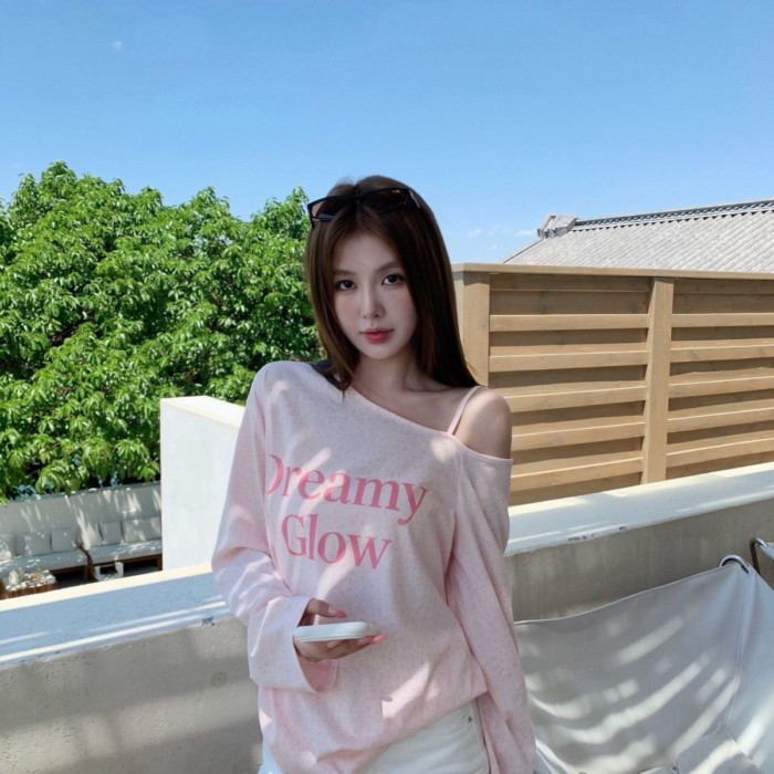 Hồng In Chữ Môi Áo Thun Dài Tay Nữ Mỏng Chống Nắng Thiết Kế Thường Ngày Niche Top