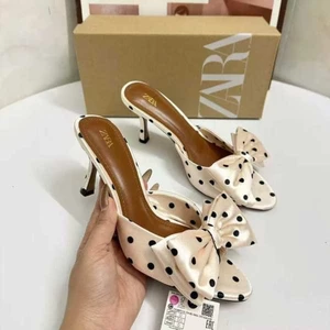 Dép xỏ ngón chấm bi màu trắng dài mét dành cho nữ mặc ngoài mùa hè Xăng đan hở mũi cao gót mới