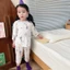 bé mùa hè co giãn thoải mái mặc nhà mỏng bé gái thoáng khí lỗ Bộ đồ ngủ Bộ trẻ em mềm mại bé tra
