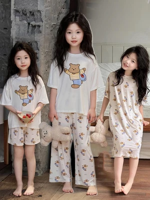 trẻ em mùa hè băng mỏng Bộ đồ ngủ lụa phong cách hoạt hình, quần ngắn tay phù hợp với bé gái quầ