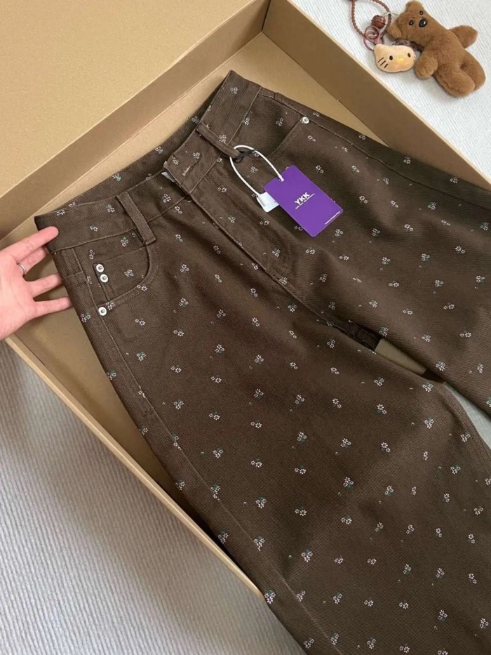 Quần jeans thẳng thiết kế hoa màu nâu cho nữ mùa xuân dáng rộng eo cao thon gọn ống rộng quần