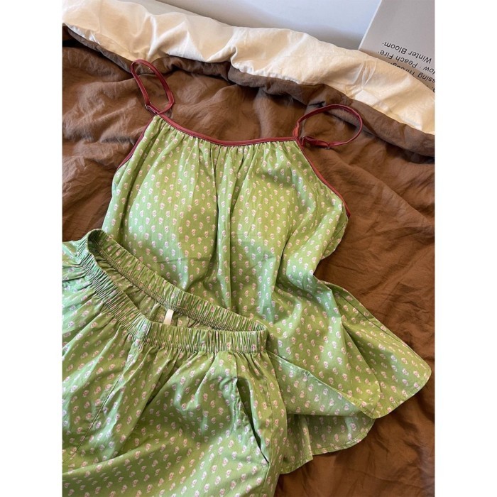 Bộ đồ ngủ hoa trắng xanh Hàn Quốc có đệm ngực và dây treo cho nữ mùa hè quần short mới và bộ