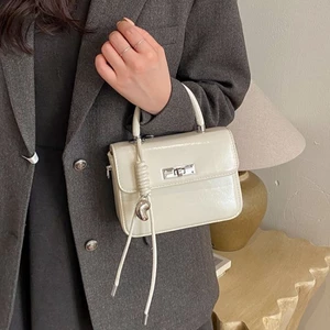 Túi xách yên ngựa màu trơn Hàn Quốc cao cấp dành cho nữ New Niche Thời trang Retro Túi xách