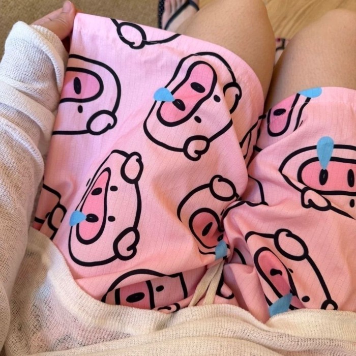chiếc quần đi bộ Bộ đồ ngủ hình con gà lỗ mũi hoạt hình ngọt ngào và dễ thương cho nữ Bộ đồ ngủ q