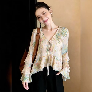 Áo voan tay chuông không đều in họa tiết sang trọng nhẹ nhàng của Pháp