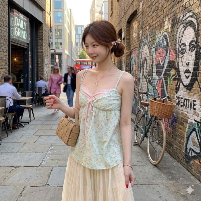 Áo yếm hai dây giả hoa kiểu Pháp mỏng và ngọt ngào có dây treo trên cùng