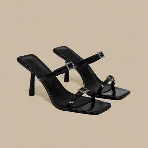 Giày sandal cao gót mũi nhọn khóa chữ vuông hở mũi mỏng màu đen gợi cảm Giày sandal cao gót nữ