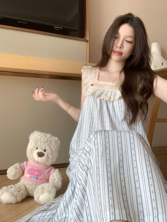 French Lace Suspender Nightgown For Women Summer New Style Small Flying Sleeves Princess Style S