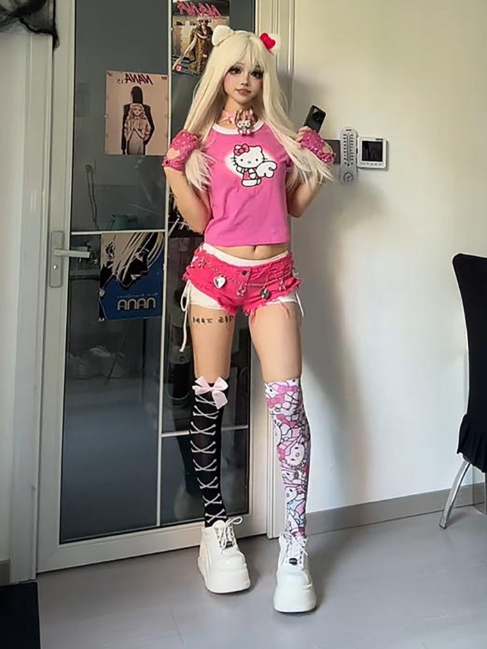 Quần short denim cạp thấp màu đỏ hồng phong cách Millennial cho nữ dây đai bó sát sờn quần nó