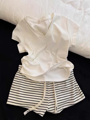 Bộ đồ ngủ ngắn tay cổ chữ V màu trơn đơn giản phong cách Hàn Quốc cho bé gái quần short sọc c