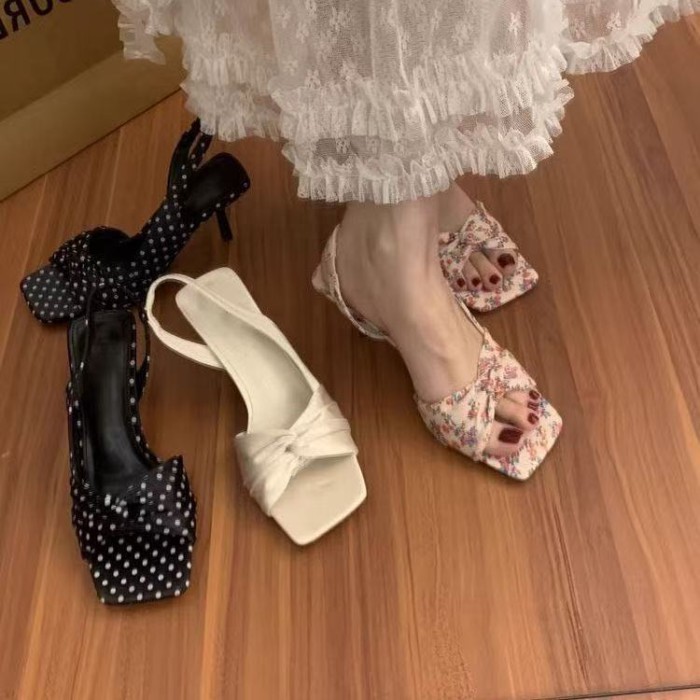 Hoa phong cách mới Giày sandal mũi vuông nơ hở mũi mùa hè Giày cao gót đế nhọn dây đeo sau lư