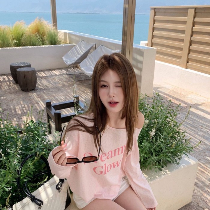 Hồng In Chữ Môi Áo Thun Dài Tay Nữ Mỏng Chống Nắng Thiết Kế Thường Ngày Niche Top