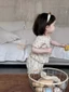 Bộ quần áo mặc nhà màu kem phủ hoa cho bé gái mùa hè mỏng áo ngắn tay và quần dài Bộ hai món pho