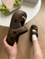 28 Rỗng Thoáng Khí Micro Vòm Đế Dày Croc Cho Nữ Mùa Hè Nữ Tính Màu Trơn Hàn Quốc Chữ Mary Jane