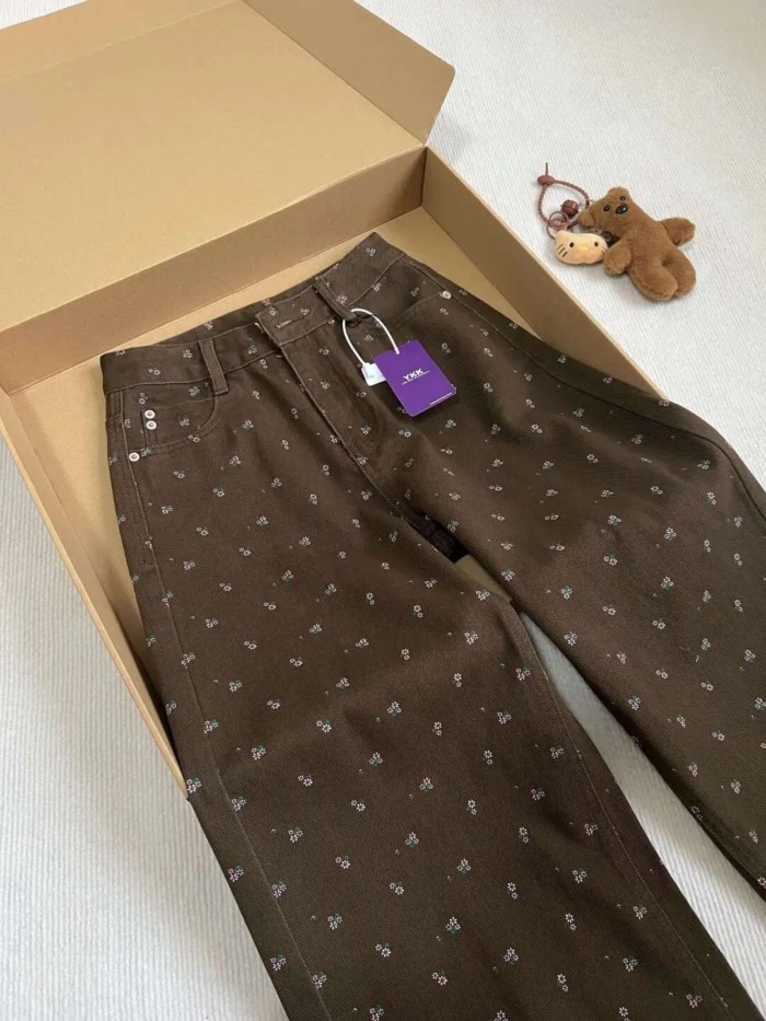 Quần jeans thẳng thiết kế hoa màu nâu cho nữ mùa xuân dáng rộng eo cao thon gọn ống rộng quần