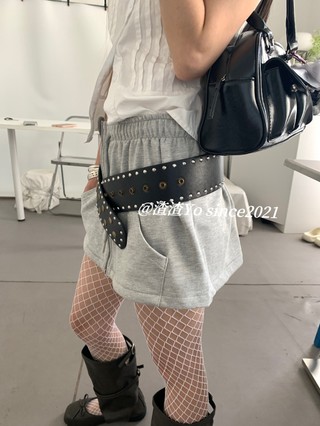 Girdle Phong Cách Hàn Quốc có đinh tán retro, phù hợp với váy thắt lưng đen