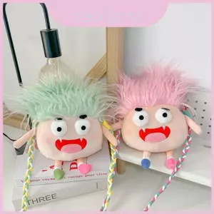 Túi đeo chéo lấy cảm hứng từ đồ chơi mềm với thiết kế tương phản màu sắc và ngăn điện thoại cho bé gái