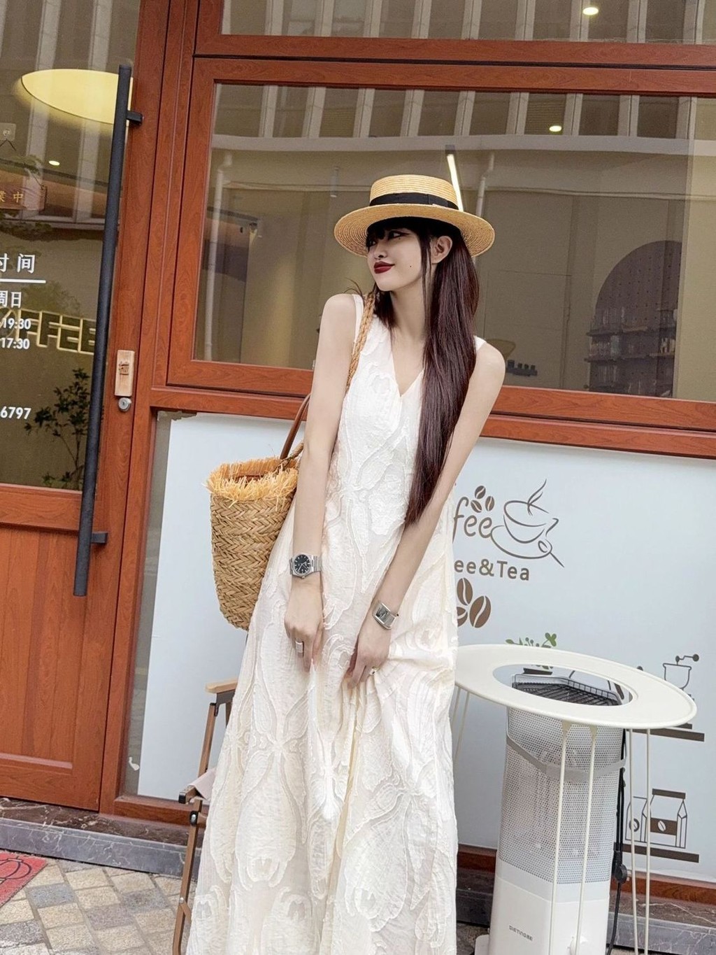 Đầm thêu dài mắt cá chân kiểu dáng cao cấp, đơn giản