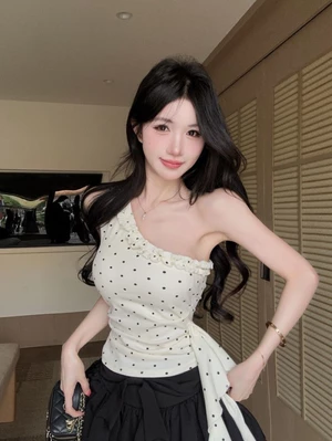 Pure Desire Polka-dot Ruffled Irregular Sloped Shoulder Vest, Chic And Sexy Off-the-Shoulder
