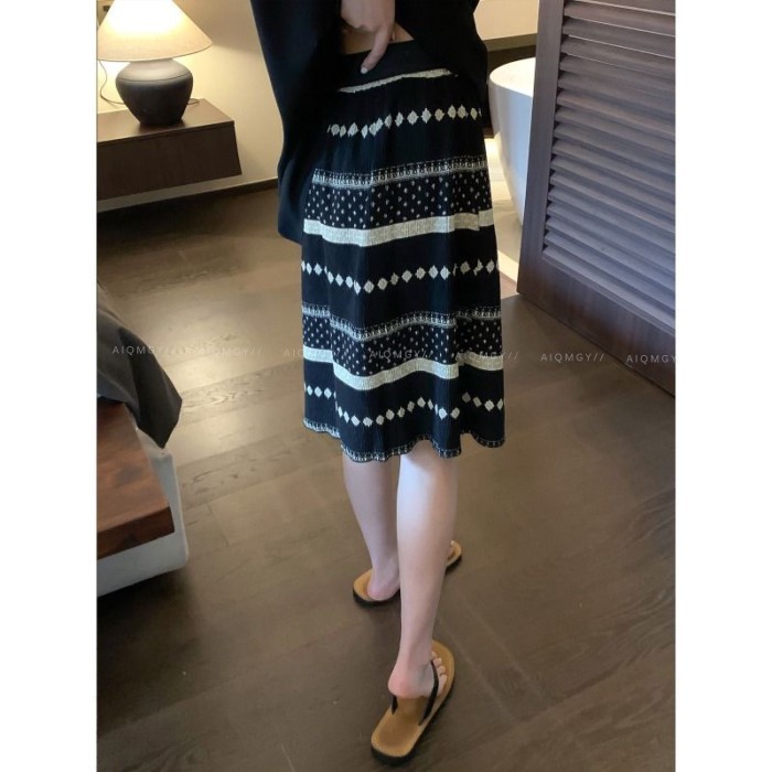 Lan ~ Váy sọc cổ điển màu đen dành cho nữ Mùa hè Phong cách mới đi lại Váy dài xếp ly phù hợp