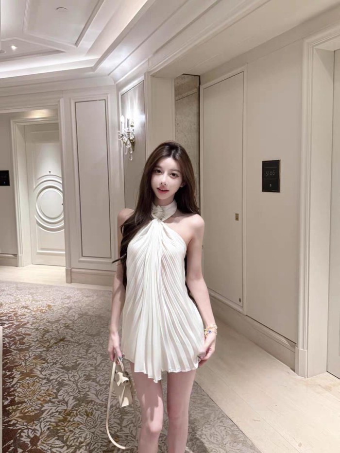Gold Lady phong cách quý phái Satin Streamer dây cổ xếp ly nút kim cương hở lưng dành cho nữ