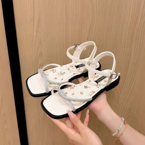 Giày sandal hở mũi nhỏ hoa xinh xắn kiểu Pháp Giày đế bằng kiểu La Mã mùa hè dành cho nữ sẽ không l