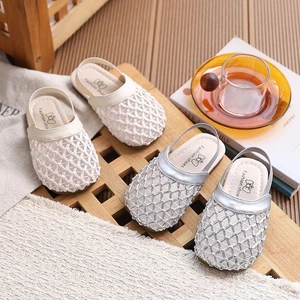 Dép Bé Gái Họa Tiết Sóng Bao Đầu Giày Lưới Dép Gót Dây Đàn Hồi Rỗng Giày Trẻ Em Thời Trang Cho B