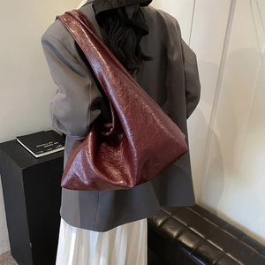 Túi đeo vai nữ cấu trúc mềm có túi đựng bên trong và phong cách Tote Classic