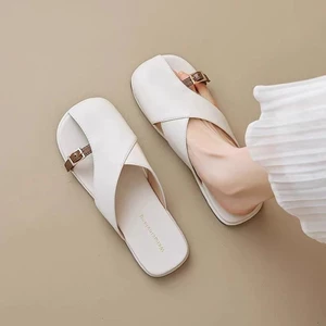 Áo khoác ngoài có mũi nhọn đế mềm của Pháp trong mùa xuân hè dành cho nữ = công sở mới = dép xỏ