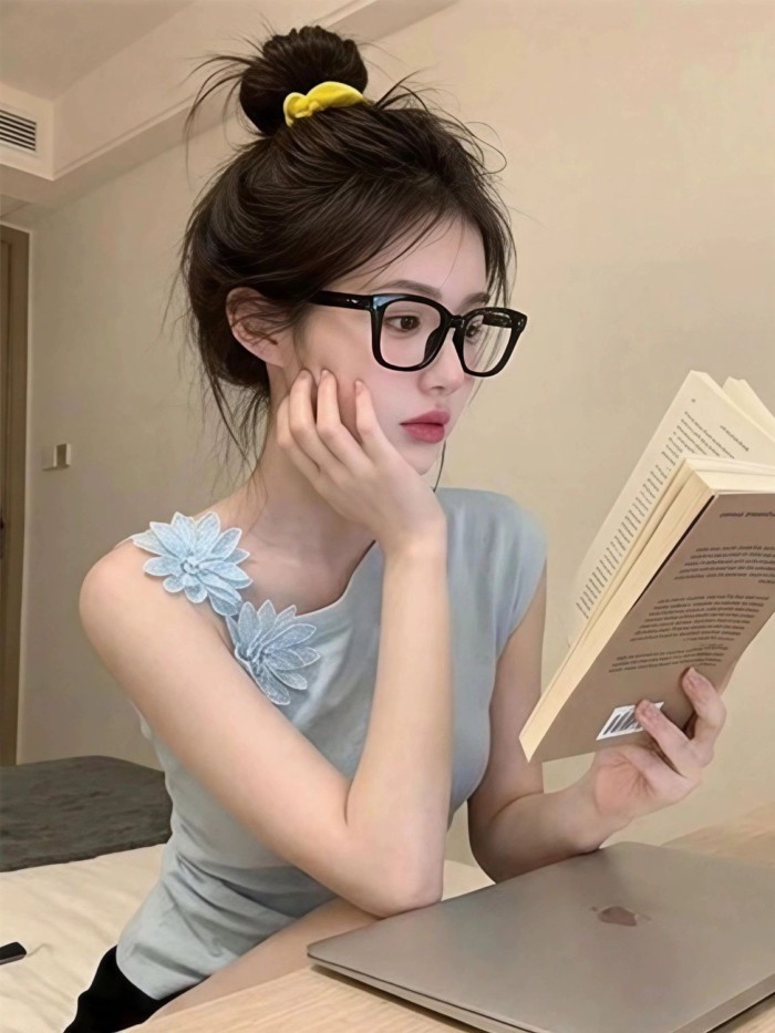 chiếc áo yếm không tay trễ vai ngọt ngào màu xanh lam cho nữ mùa hè ôm eo khí chất áo hoa ba chi