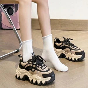 đôi giày bố cho nữ khoe đôi chân mùa xuân thu đế dày tăng chiều cao giày thể thao thông thường p