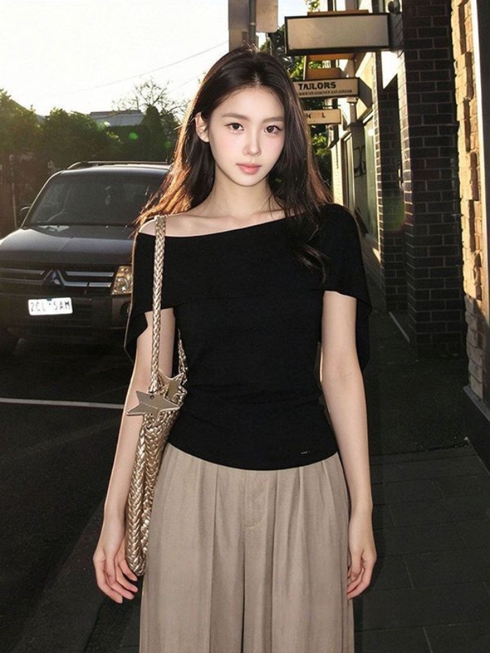 One-line Collar Slim T-shirt For Women Summer New Style Shawl Short-sleeved Minimalist Design Pu