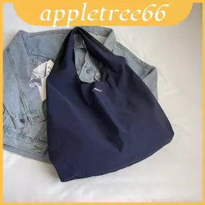 Túi đeo vai kiểu cổ điển bằng Nylon phong cách với nội thất rộng rãi và dây đeo đôi để đi chơi thông thường