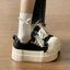 Giày trắng đế dày 7CM màu kem giảm béo thông thường Giày bánh mì đa năng