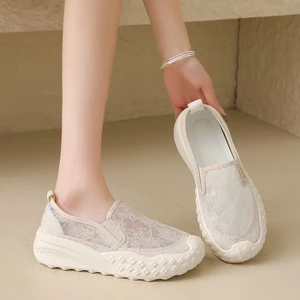 Giày Ngư Dân Cho Nữ Mùa Hè Phong Cách Mới Đế Mềm Phối Ren Thoáng Khí Cho Người Trung Niên Và