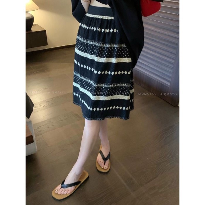 Lan ~ Váy sọc cổ điển màu đen dành cho nữ Mùa hè Phong cách mới đi lại Váy dài xếp ly phù hợp