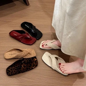Dép xỏ ngón mũi vuông phong cách Hàn Quốc dành cho nữ mặc ngoài mùa hè, dép sandal đế phẳng thời tr