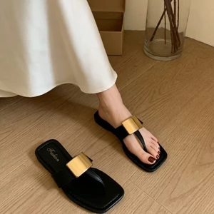 Phiên bản Hàn Quốc dây đeo mỏng du lịch bên bờ biển phẳng tất cả các trận đấu khóa vuông dép t